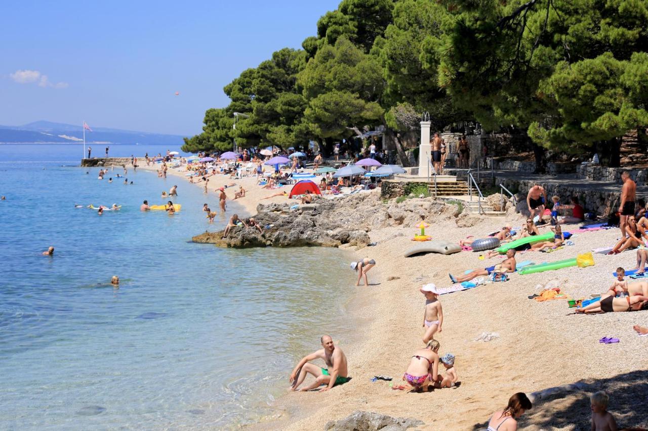 Apartments By The Sea Brela, Makarska - 16950 المظهر الخارجي الصورة