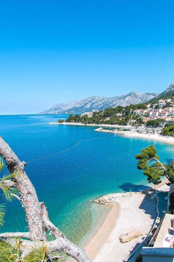 Apartments By The Sea Brela, Makarska - 16950 المظهر الخارجي الصورة