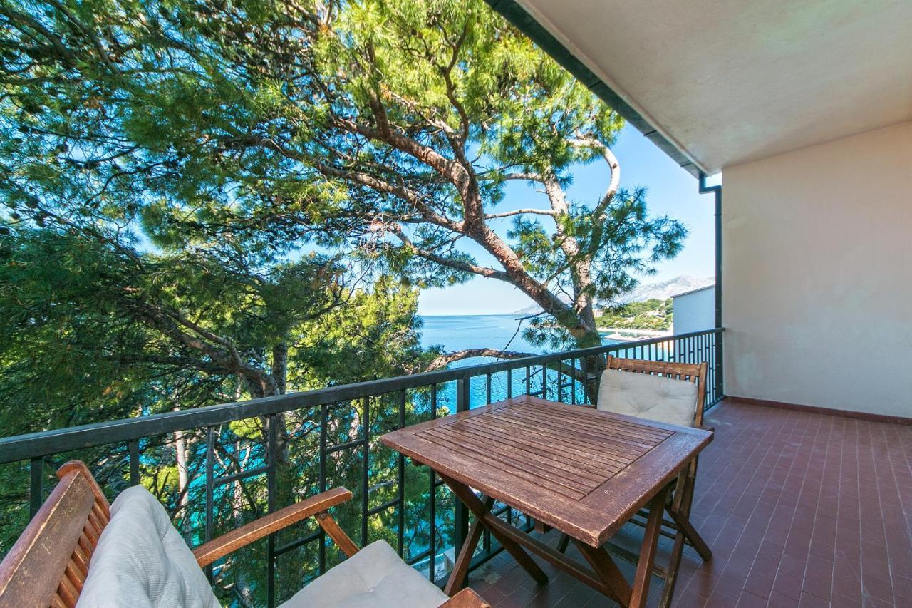 Apartments By The Sea Brela, Makarska - 16950 المظهر الخارجي الصورة